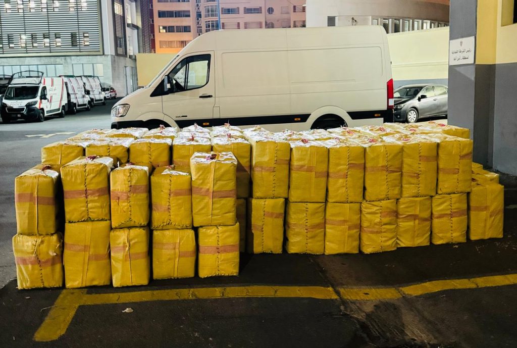 ضبط سيارة نفعية على متنها 4 أطنان من الحشيش في مدخل الدار البيضاء