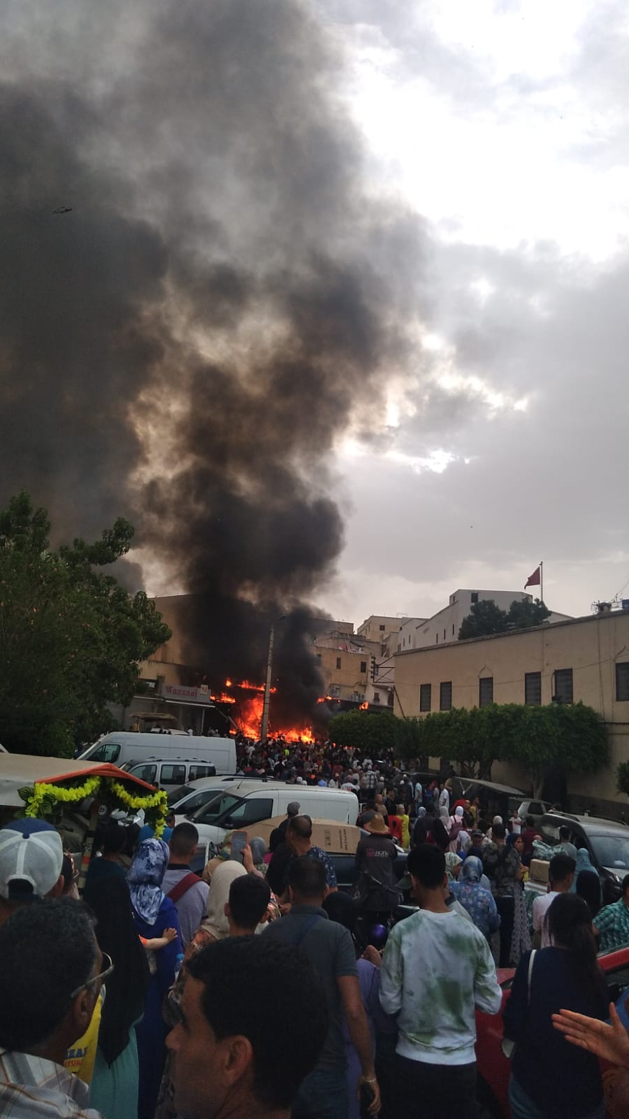 حريق يأتي على محتويات عدد من المحلات التجارية بباب فتوح