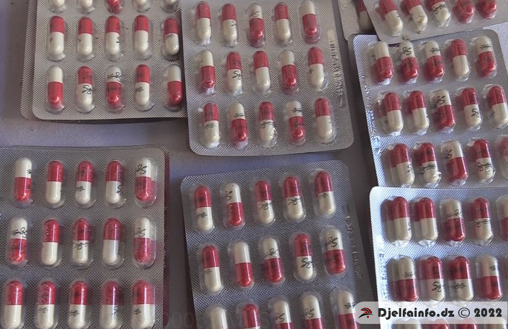 تبلغ من العمر 20 عاما..أمن مكناس يوقف شابة بحوزتها 1704 قرص مهلوس