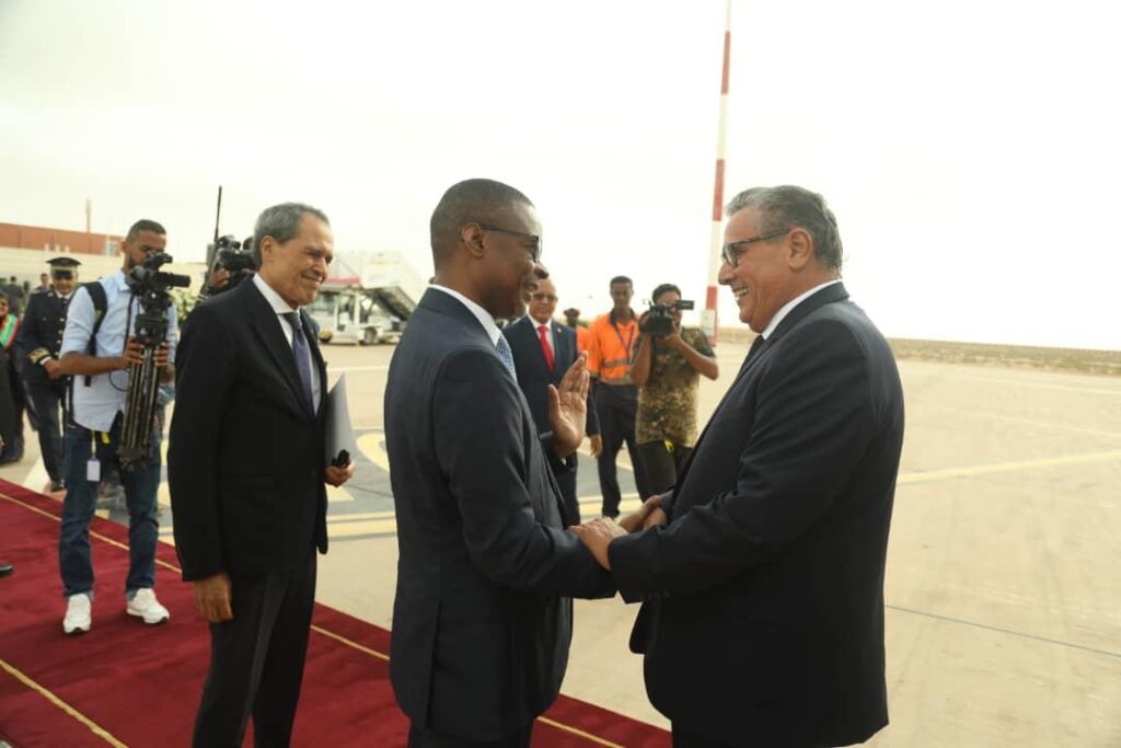 أخنوش يمثل الملك في حفل تنصيب الغزواني رئيسا لموريتانيا
