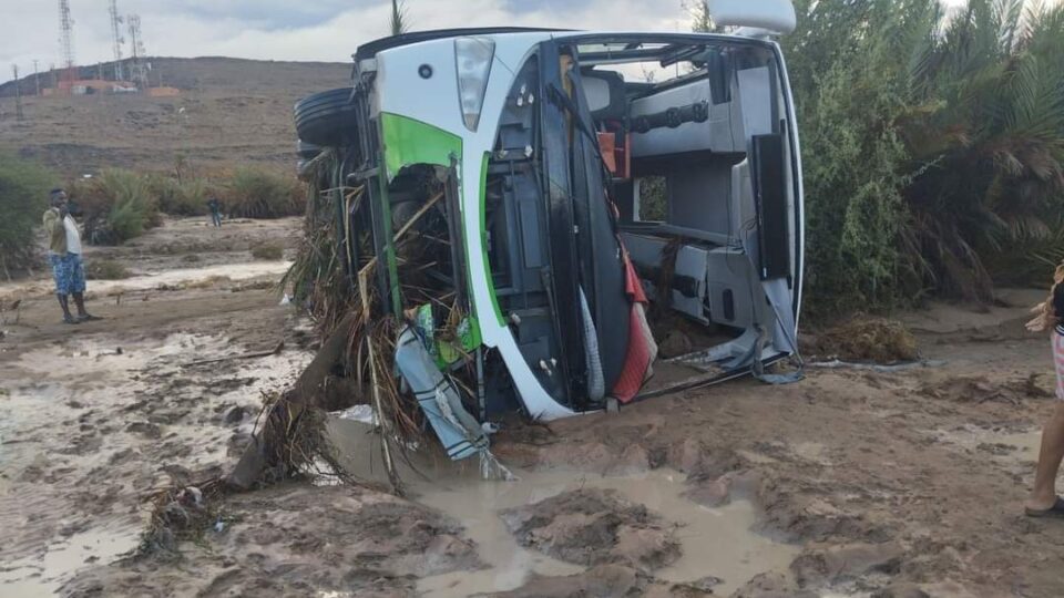 ارتفاع حصيلة انجراف حافلة في واد  طاطا إلى 11 قتيلا