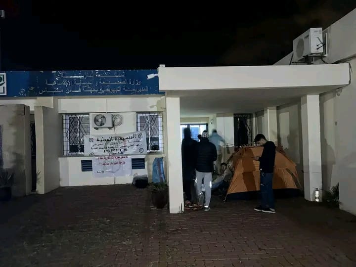 باعتصام ومبيت ليلي..طلبة تمريض بفاس وتازة يحتجون على وزارة الصحة