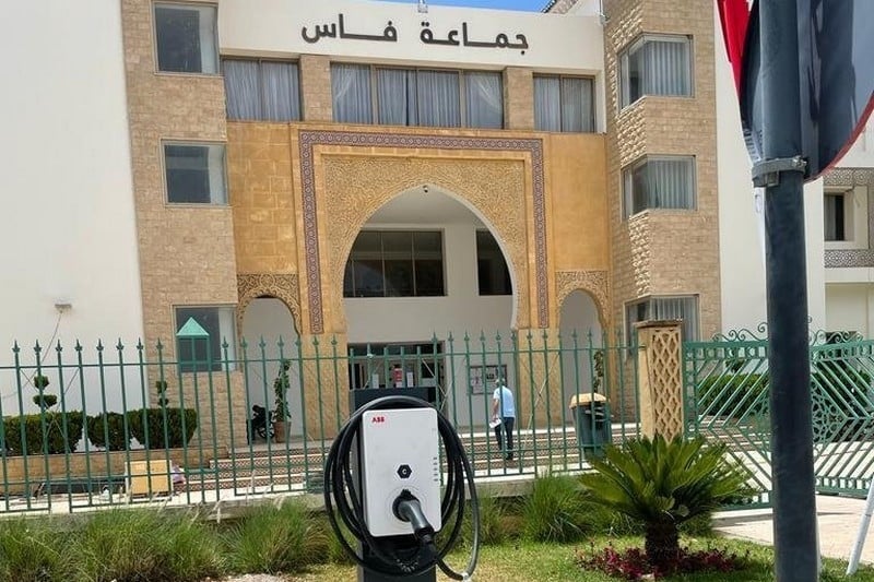 قرار جماعة فاس بوقف الاستعانة بالعمال العرضيين يثير الجدل ويُربك الخدمات الإدارية
