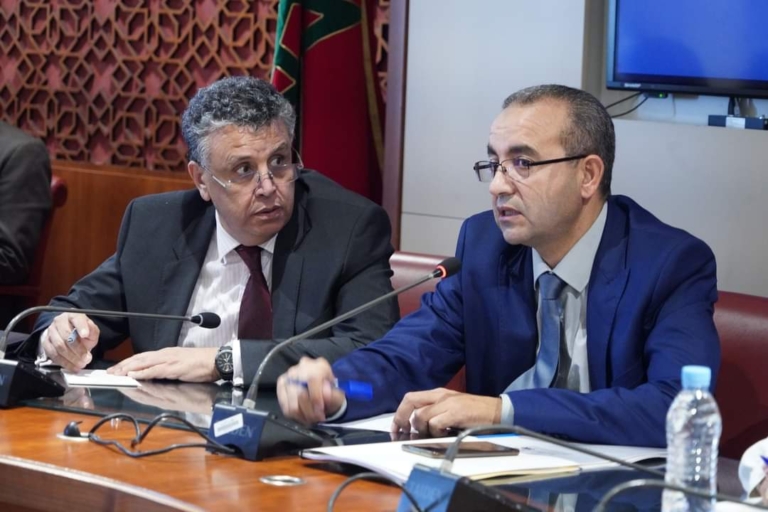 وزارة العدل وجمعية هيئات المحامين يتفقون على “مأسسة الحوار”