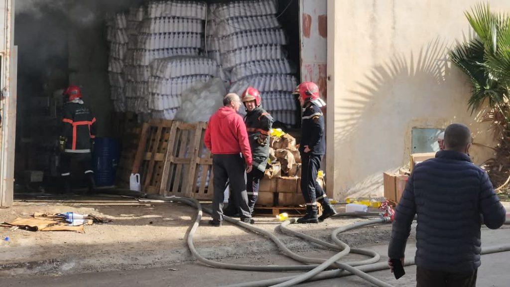 حريق يلتهم مصنع لمواد التنظيف بمدينة صفرو