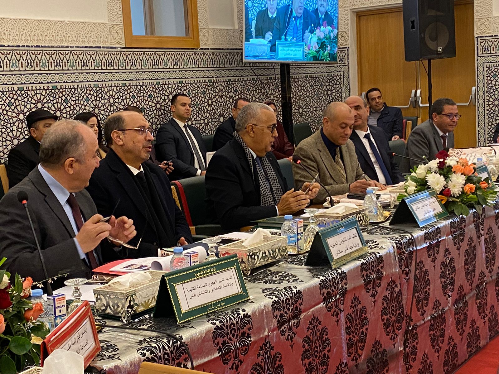 الوالي الجامعي يؤكد أهمية الصناعة التقليدية في تعزيز التنمية المستدامة ويشدد على دعم الحرفيين في جهة فاس-مكناس