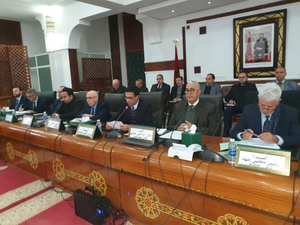 الوالي معاذ الجامعي يعقد لقاءً موسعًا بإقليم تاونات لتعزيز الاستثمار والتنمية