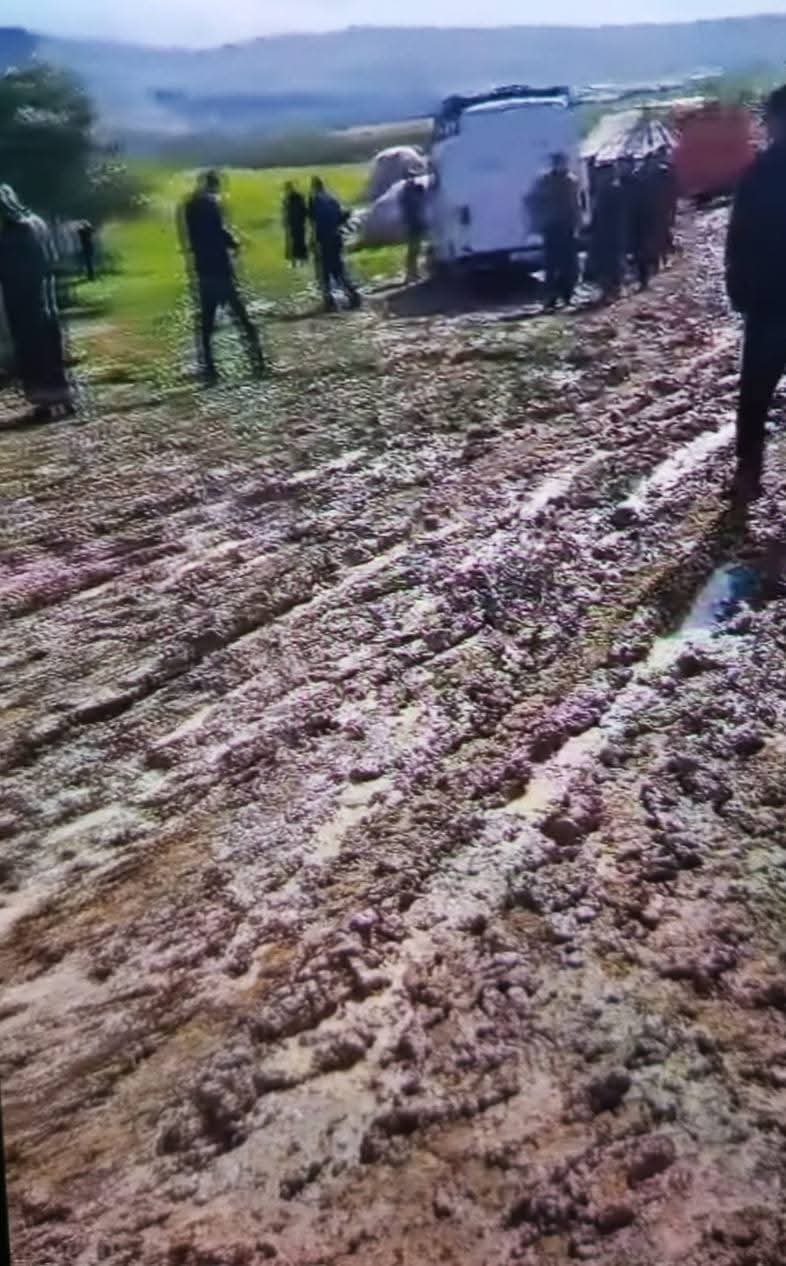 جماعات ترابية بدائرة قرية با محمد غارقة  في الوحل والعزلة بعد التساقطات الأخيرة