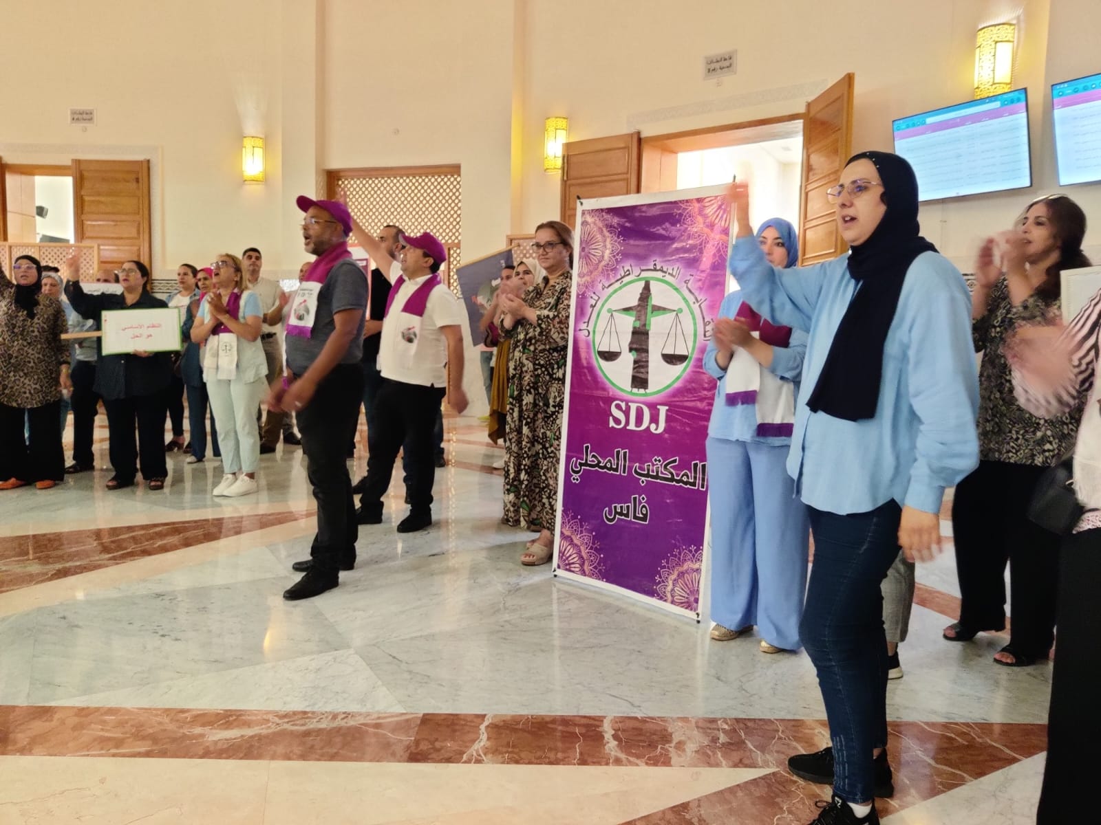 النقابة الديمقراطية للعدل والمديرية الإقليمية بفاس يتفقان على تفعيل محضر  26 يوليو  لتحسين ظروف العمل وتطوير الخدمات