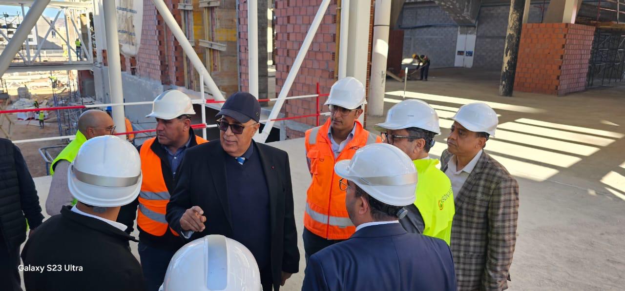 الوالي معاذ الجامعي يقوم بزيارة تفقدية للمركب الرياضي الكبير ويوصي بتسريع وثيرة الأشغال