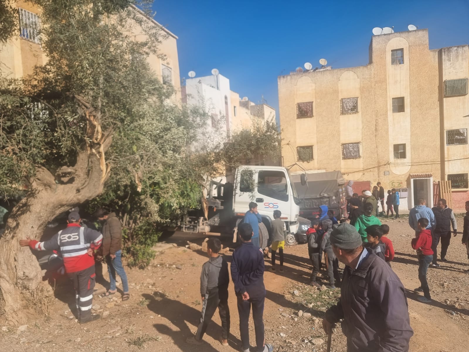 شاحنة نظافة تسبب حادثة خطيرة بجنان الورد وتعيد النقاش حول جودة أسطول الشركة