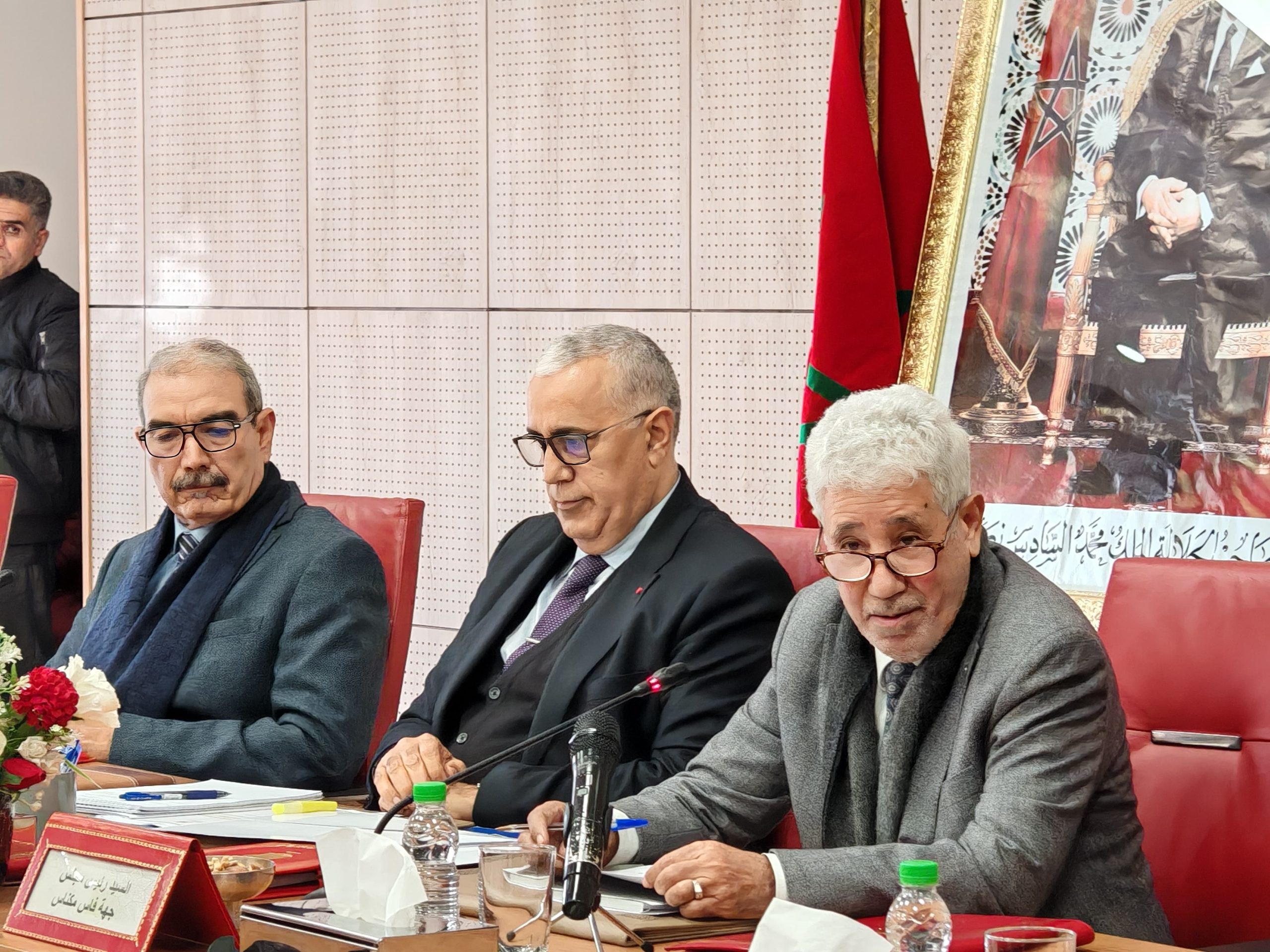 الوالي الجامعي يدعو لجعل إقليم إفران نموذجًا عالميًا في الاستدامة البيئية وجعل نقلها العمومي نظيفا
