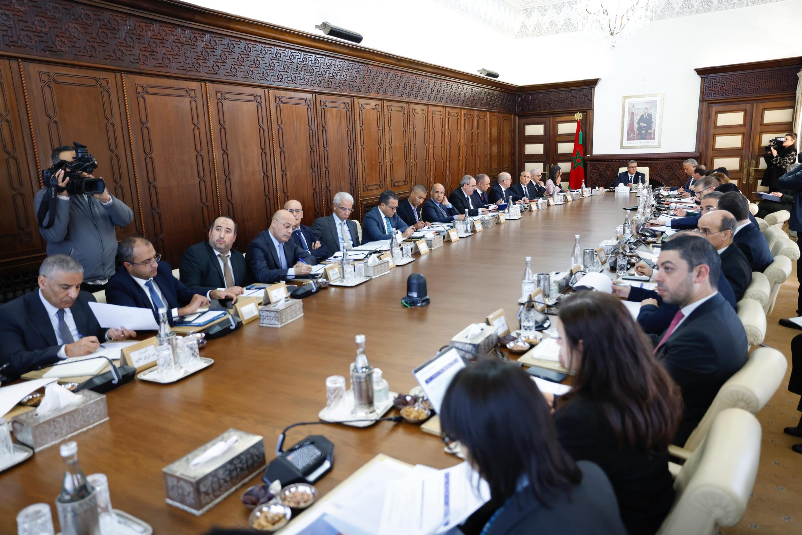 لجنة الإستثمارات تعقد دورتها السابعة برئاسة أخنوش وتصادق على 20 مشروعا توفر 27 ألف منصب شغل