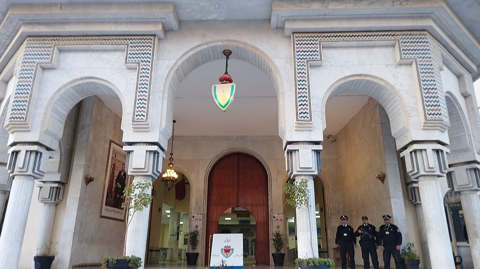 سرقة مبلغ مالي من داخل سيارة تستنفر المصالح الأمنية بفاس