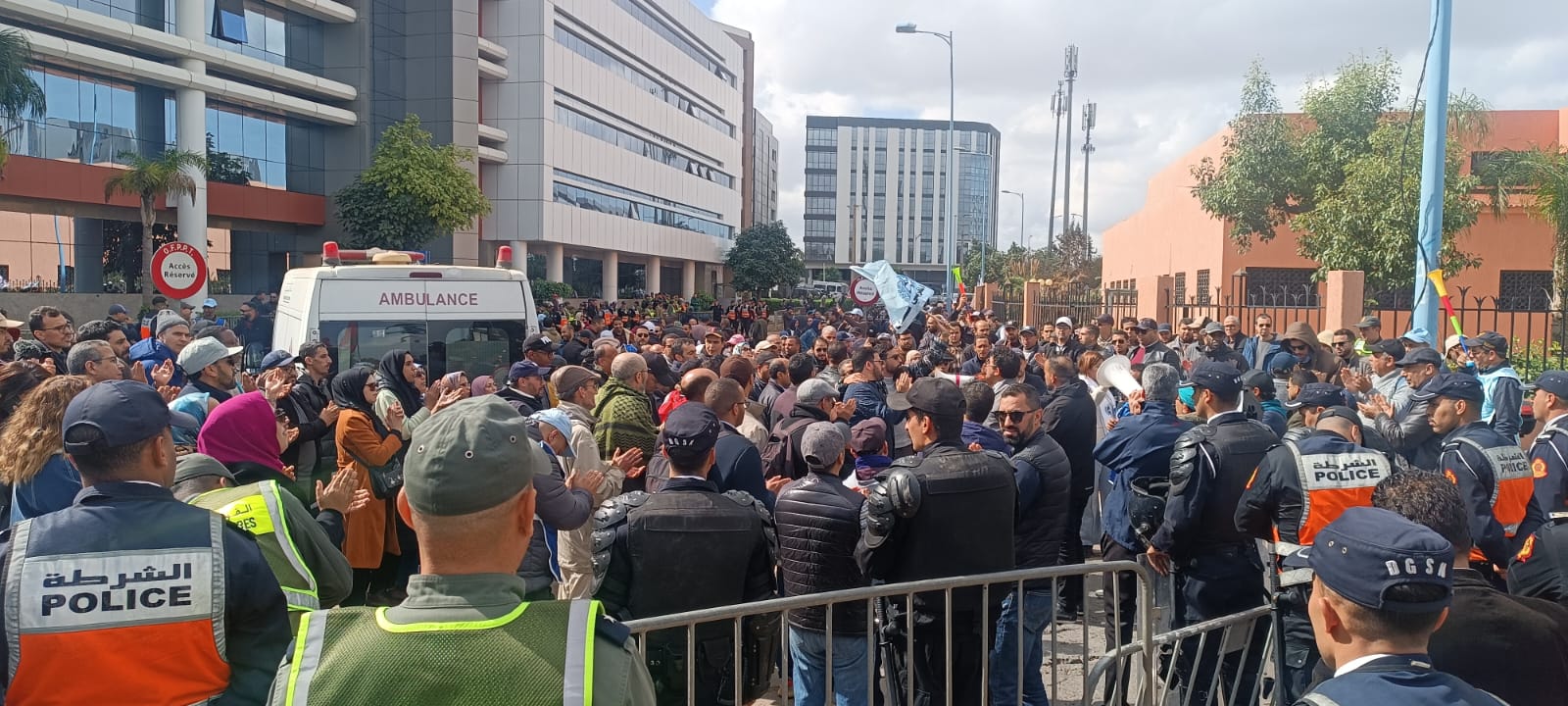 اعتصام وتهديد بالتصعيد..موظفو التكوين المهني يعودون للاحتجاج طلبا لتسوية أوضاعهم