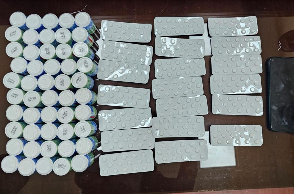 فرقة محاربة العصابات بولاية فاس توقف “بزناز” بحوزته 1500 قرص طبي مخدر
