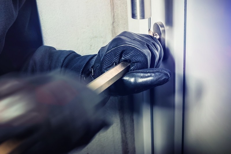 أمن فاس يحقق في سرقة مبلغ مالي ومجوهرات من داخل شقة