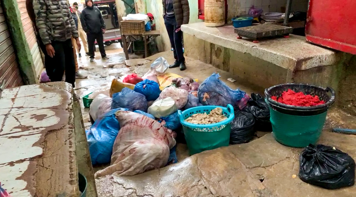الحبس والغرامة لمتهمين في قضية بيع نقانق ولحوم فاسدة بفاس
