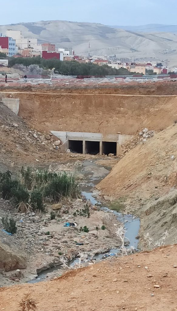 مطالب بفتح تحقيق في ظهور عيوب بقنطرة حديثة التشييد  بتازة