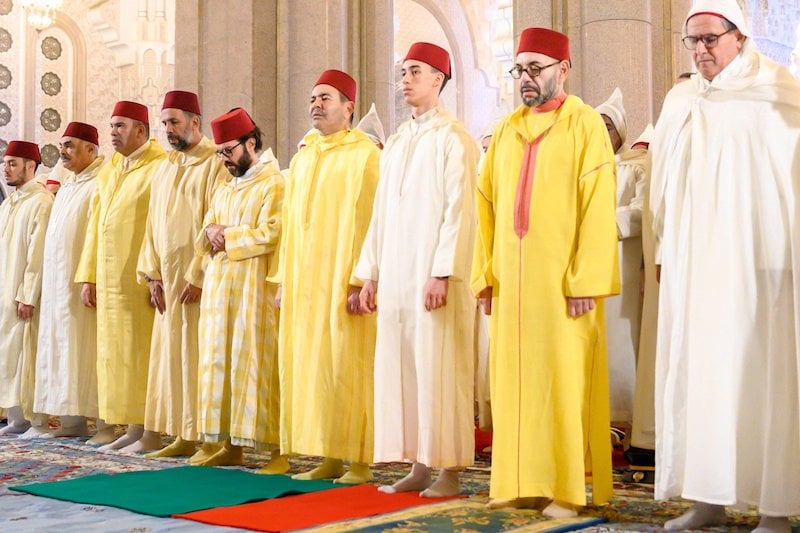 الملك يحيي ليلة القدر وصلاة التراويح جلوسا بالرباط بسبب وضعه الصحي