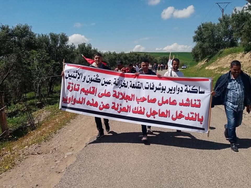 ساكنة دواوير جماعة بوزملان تحتج ضد الإقصاء والتهميش