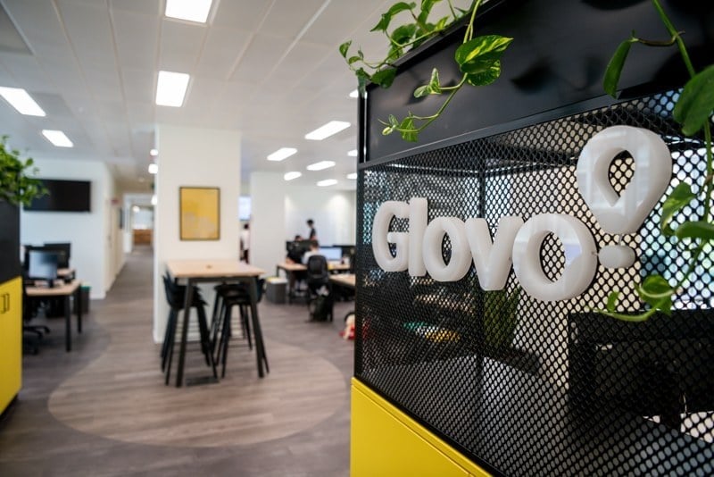 “Glovo” تنفي اختراق بياناتها المصرفية وتؤكد التزامها بحماية معلومات المستخدمين