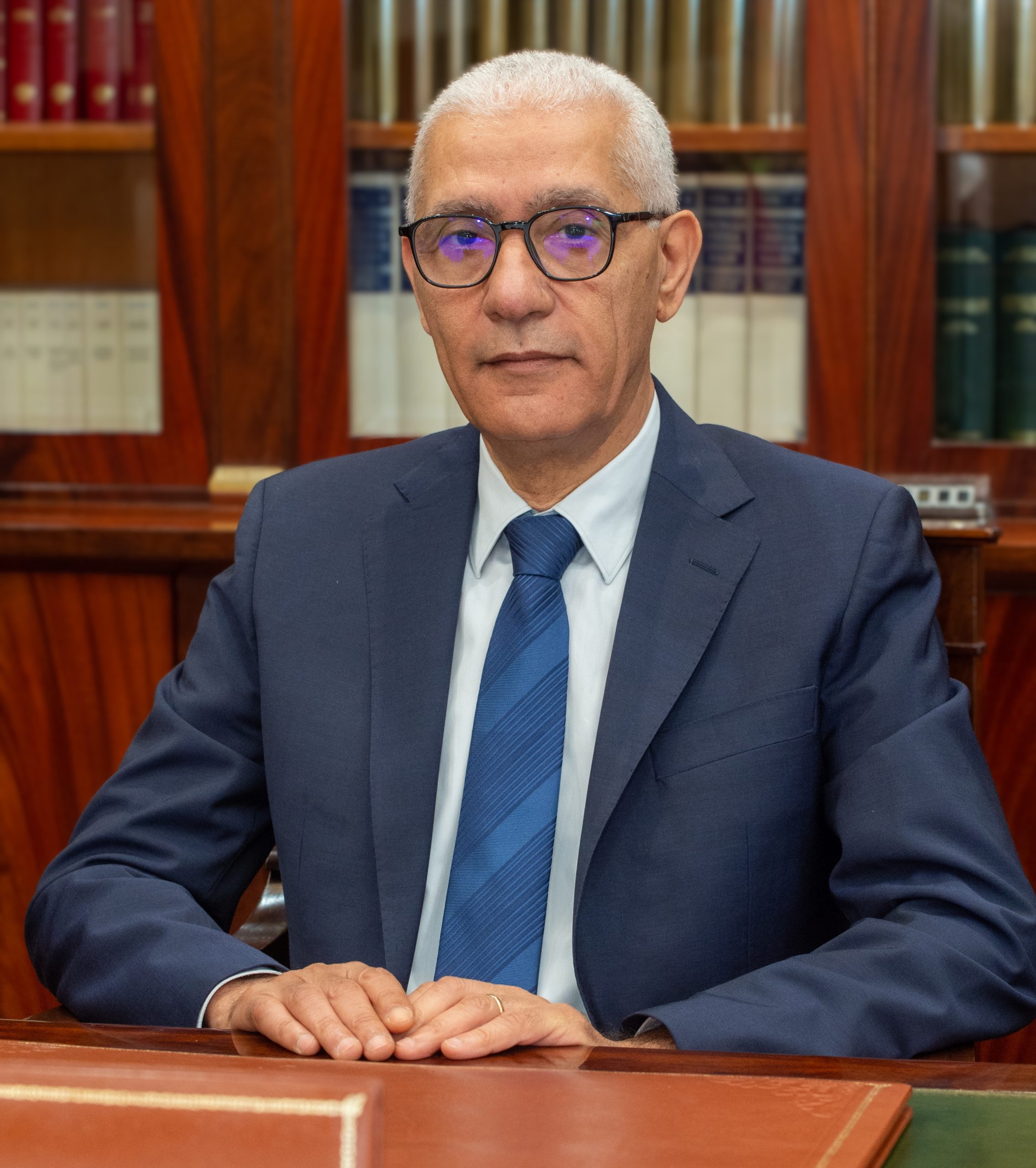العلمي يدعو إلى تجاوز الخلافات وتعزيز الوحدة في مواجهة التحديات الدولية