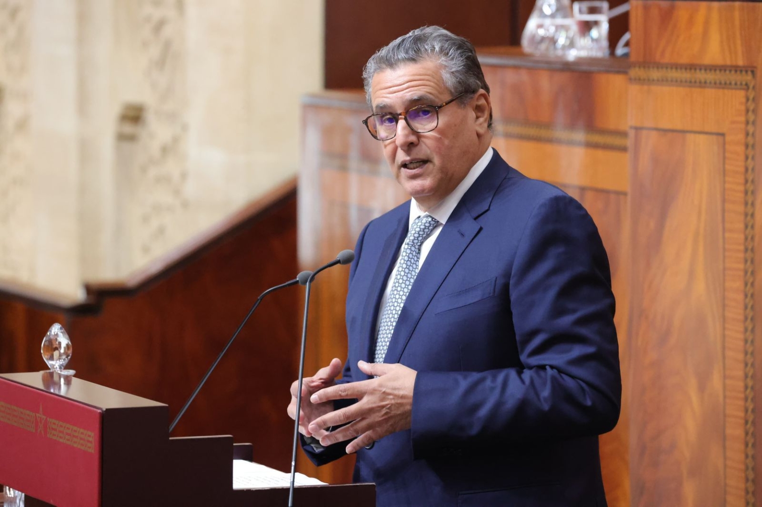 أخنوش:  “لا يعقل في مغرب 2025 تكون عندنا 12 جامعة فقط”