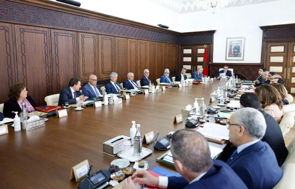 الحكومة تعتمد تحفيزات لفائدة الأطر العليا والمهندسين للحد من هجرة الأدمغة