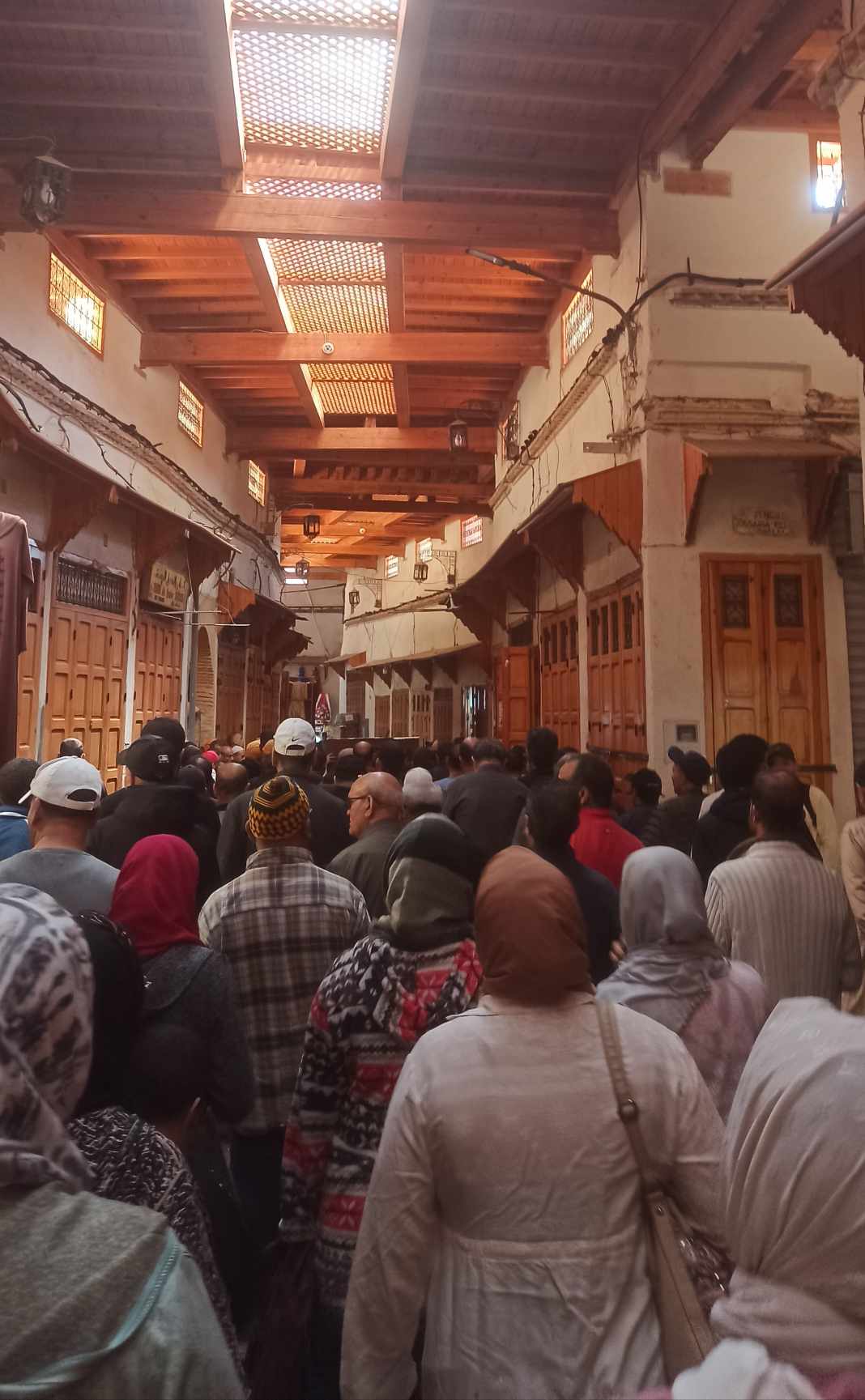 الزيادات في السومة الكرائية للمحلات الوقفية تخرج تجار تازة للاحتجاج