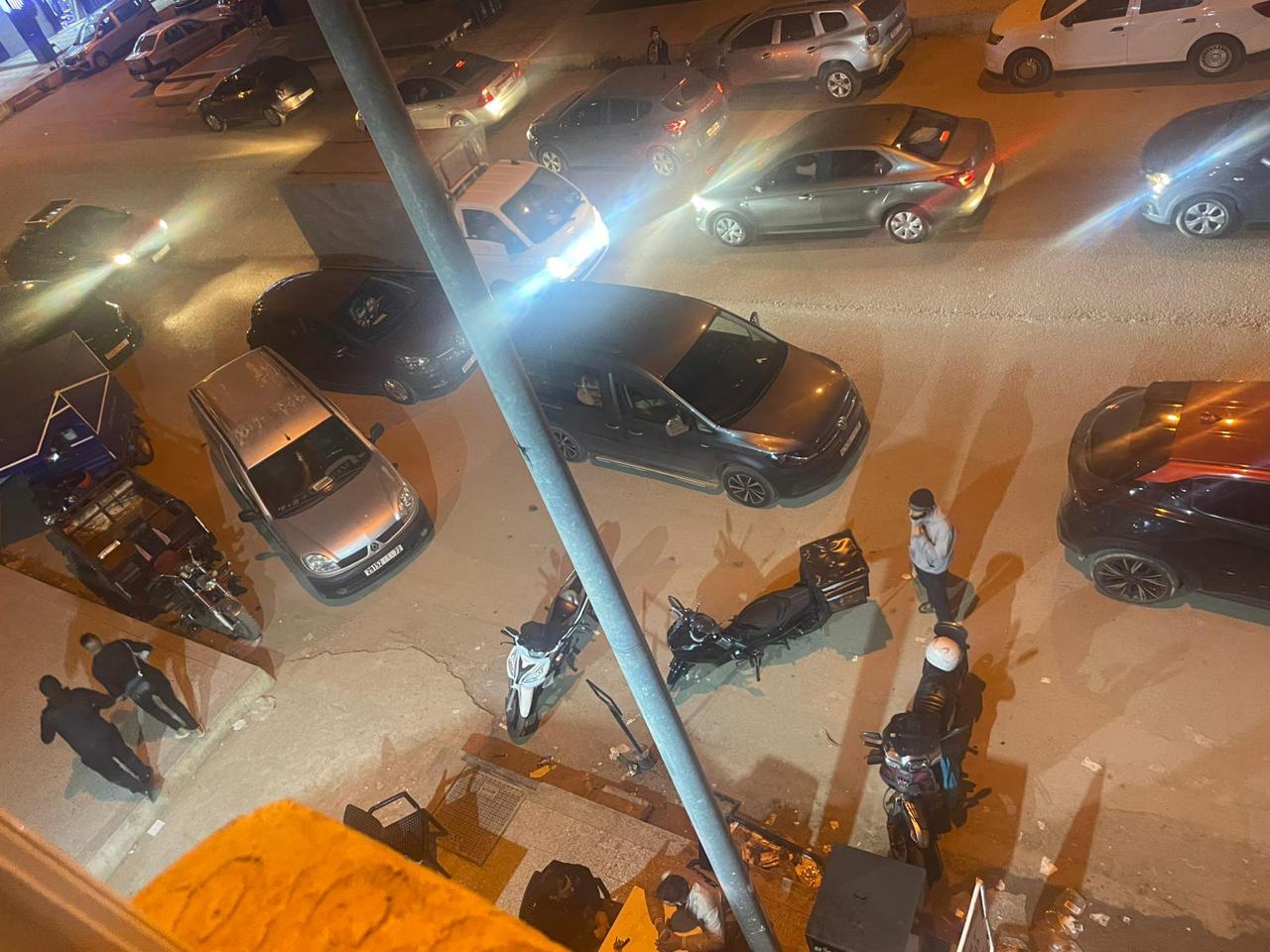 انتهاك للراحة والملك العمومي..ممارسات صاحب مطعم تحول حياة ساكنة عمارة بطريق صفرو بفاس إلى كابوس