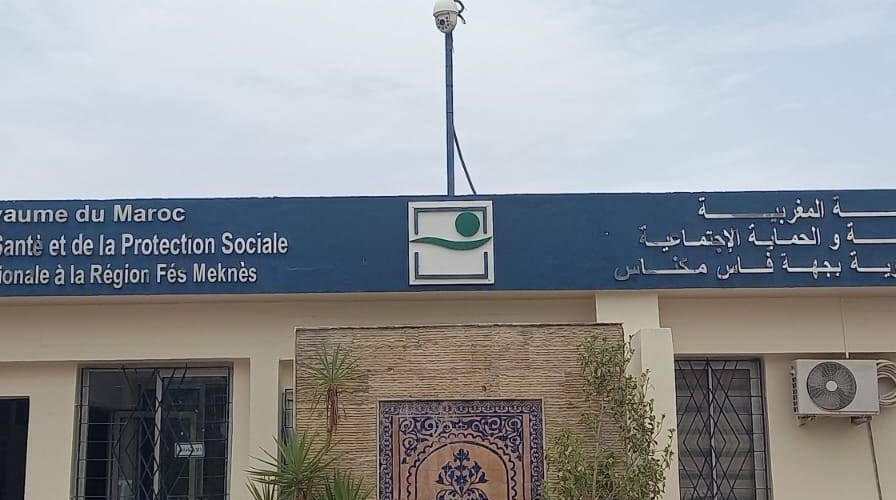 نقابة تتهم مديرية الصحة بفاس مكناس بإغلاق باب الحوار وتحذر من احتقان اجتماعي