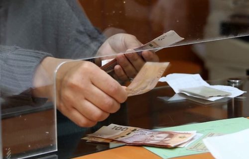 الحكومة تخصص منحة لمدة سنة للأسر التي تفقد الدعم الاجتماعي