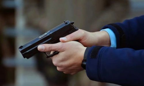 شرطة ويسلان تضطر لاستعمال السلاح الوظيفي لتوقيف مشتبه فيه اعتدى على والديه وهاجم عناصر الأمن بالسلاح الأبيض