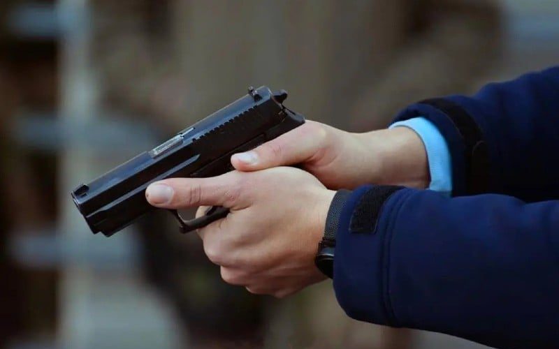 شرطة ويسلان تضطر لاستعمال السلاح الوظيفي لتوقيف مشتبه فيه اعتدى على والديه وهاجم عناصر الأمن بالسلاح الأبيض