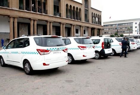 مهنيّو سيارات الأجرة من الصنف الثاني بفاس يعلنون الاحتجاج ويطالبون بحلول لأزمات القطاع