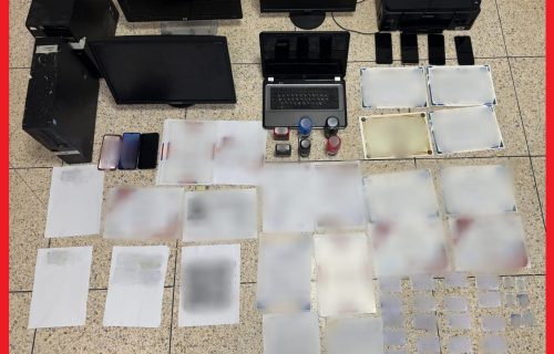 وجدة.. توقيف 8 أشخاص للاشتباه في تزوير وثائق رسمية وتنظيم الهجرة غير الشرعية